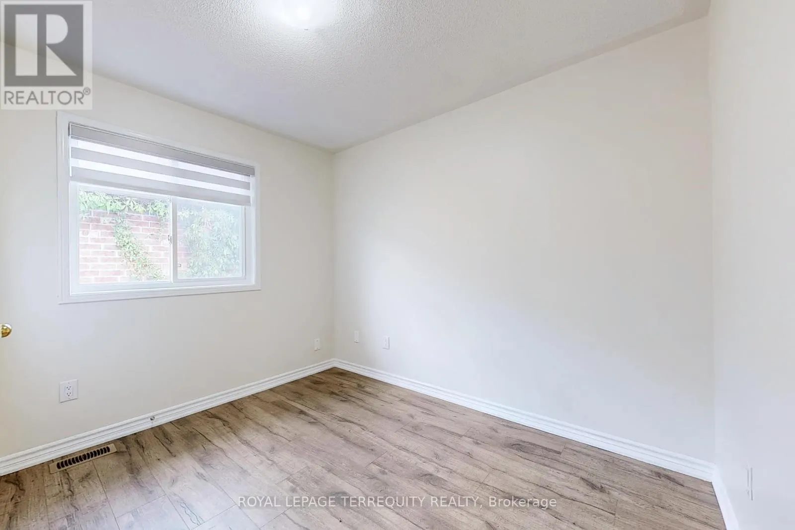54 MISTDALE CRESCENT