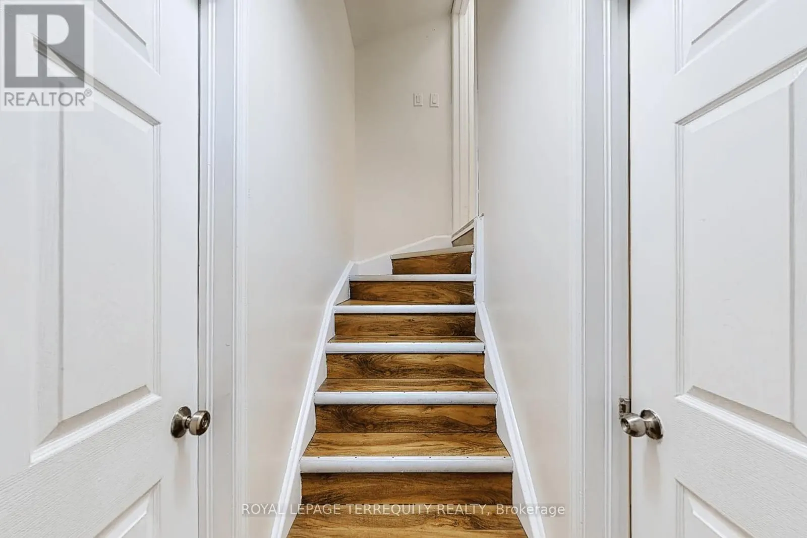 54 MISTDALE CRESCENT