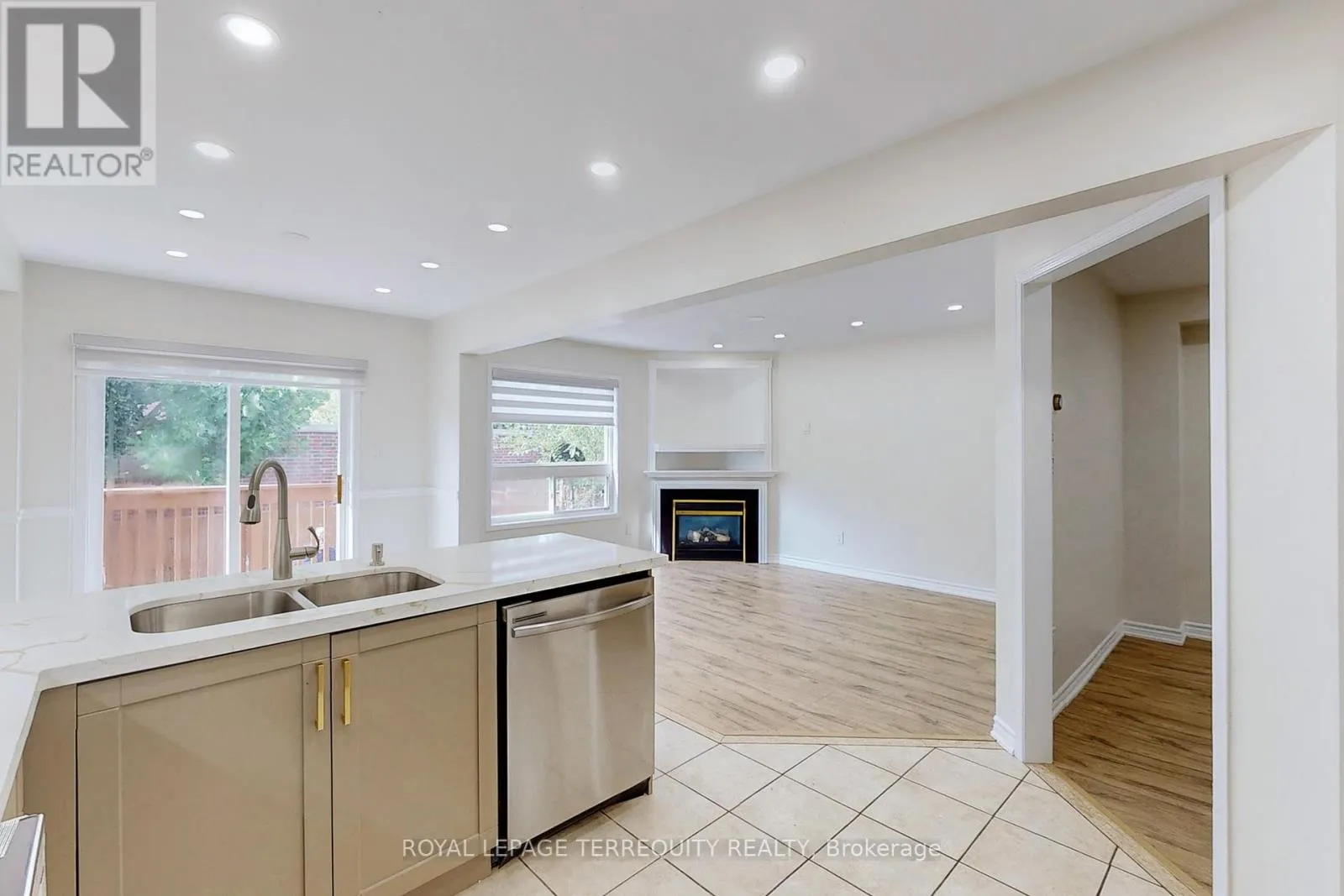 54 MISTDALE CRESCENT