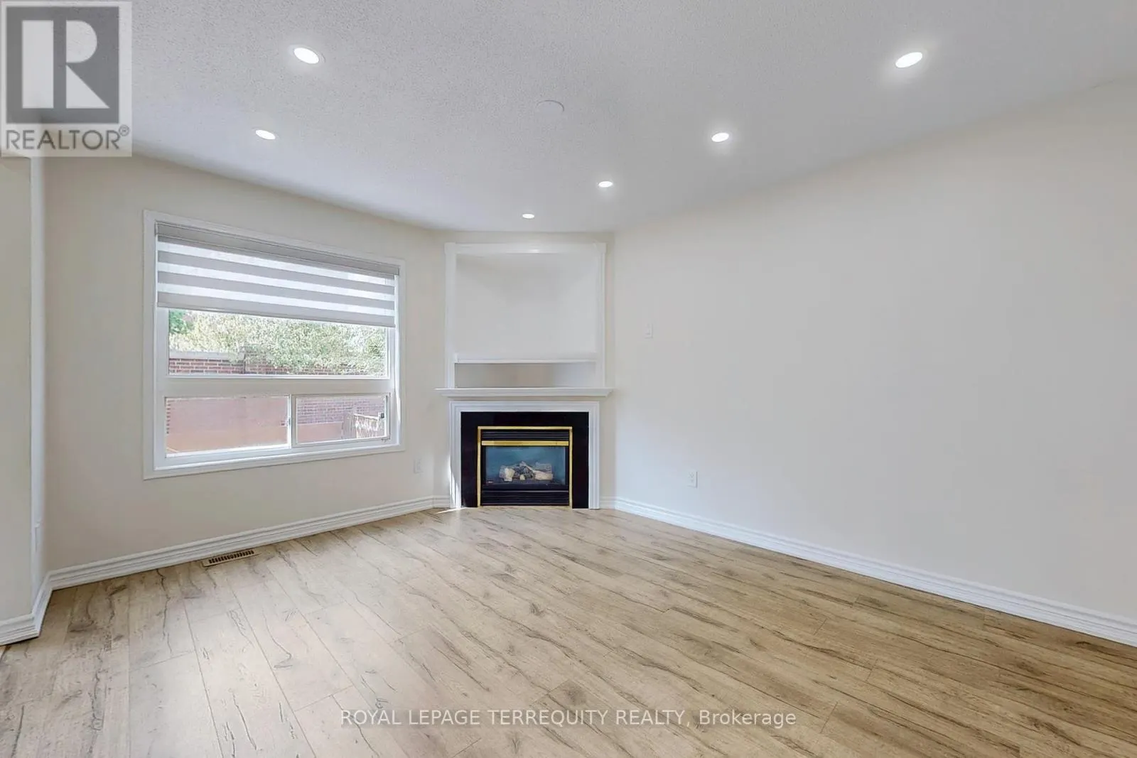 54 MISTDALE CRESCENT