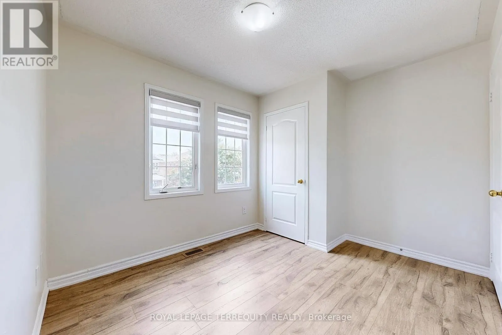 54 MISTDALE CRESCENT