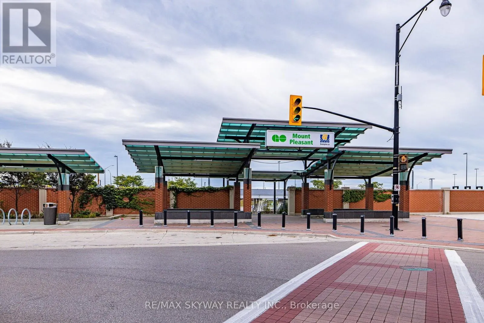 10 - 200 VETERANS DRIVE