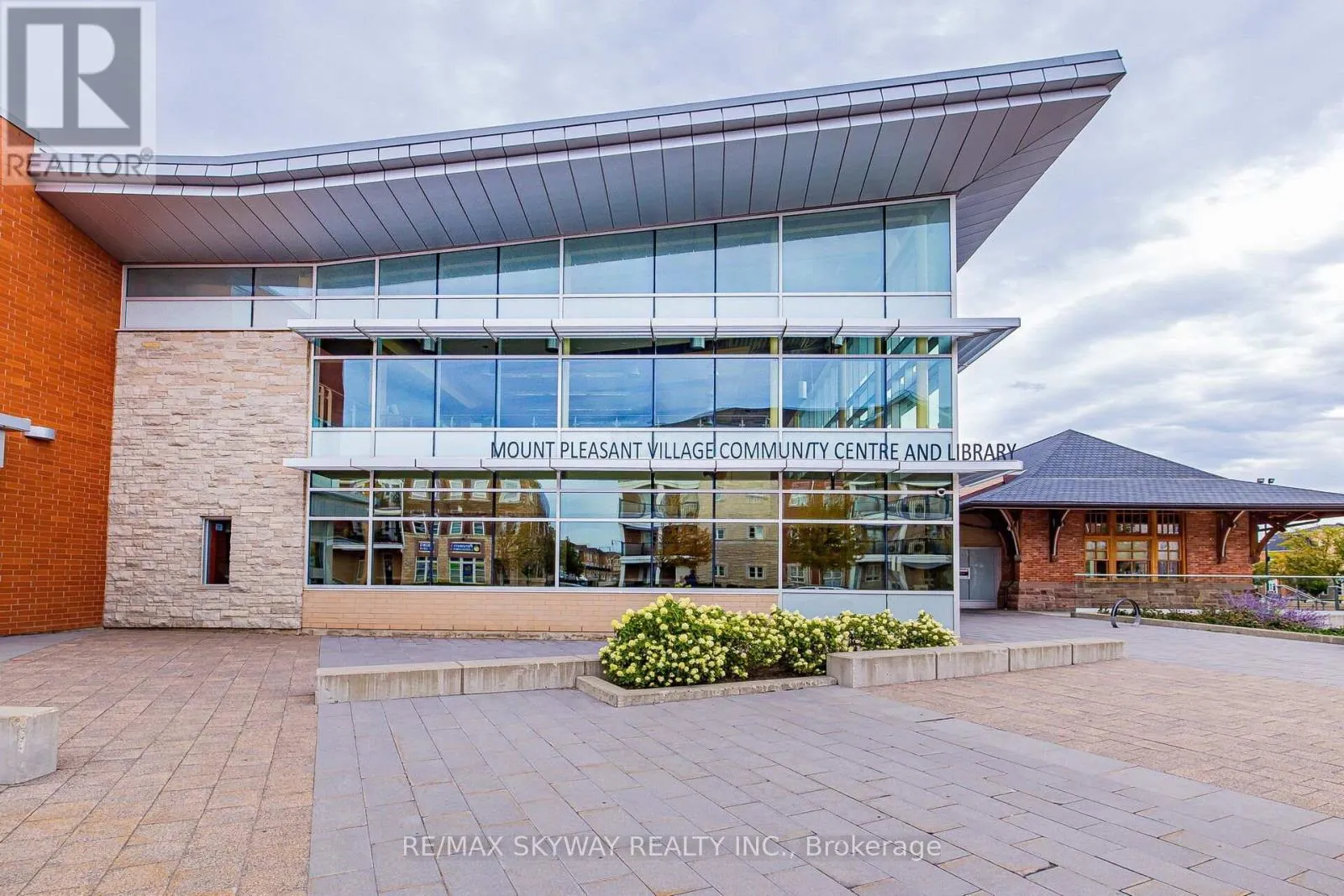 10 - 200 VETERANS DRIVE