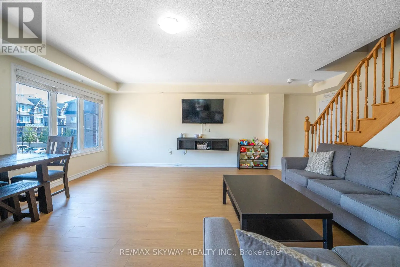 10 - 200 VETERANS DRIVE