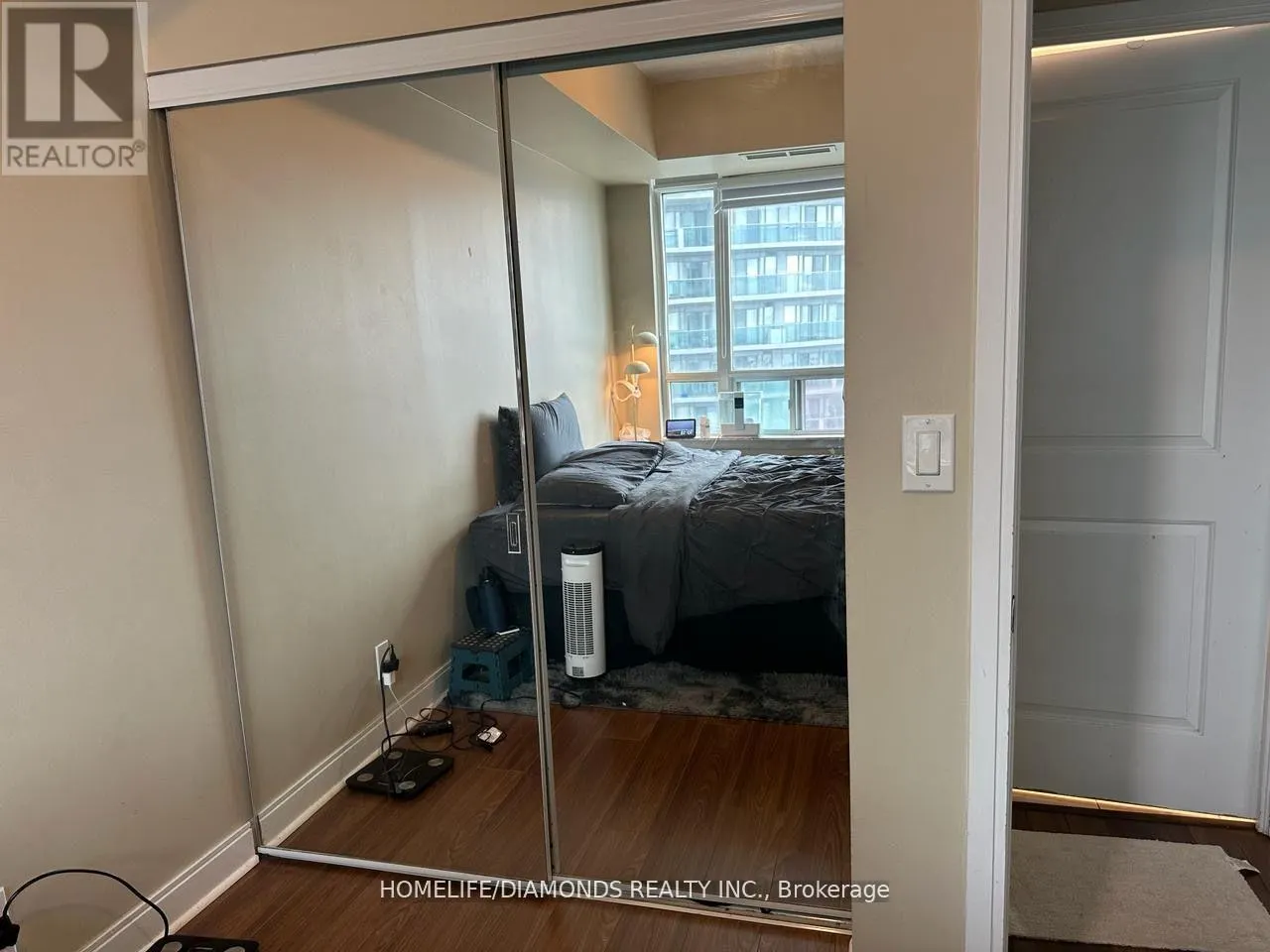 2208 - 70 ABSOLUTE AVENUE