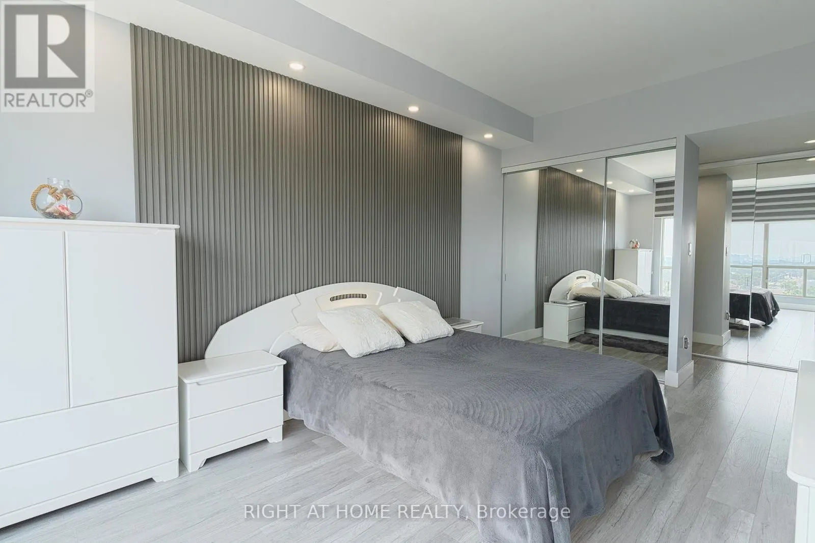 PH 8 - 1500 GRAZIA COURT