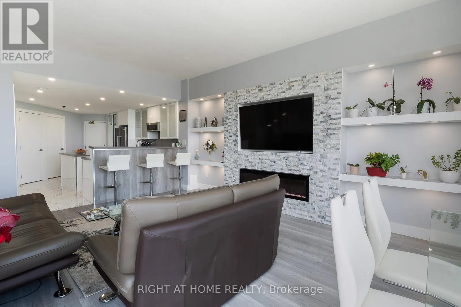 PH 8 - 1500 GRAZIA COURT