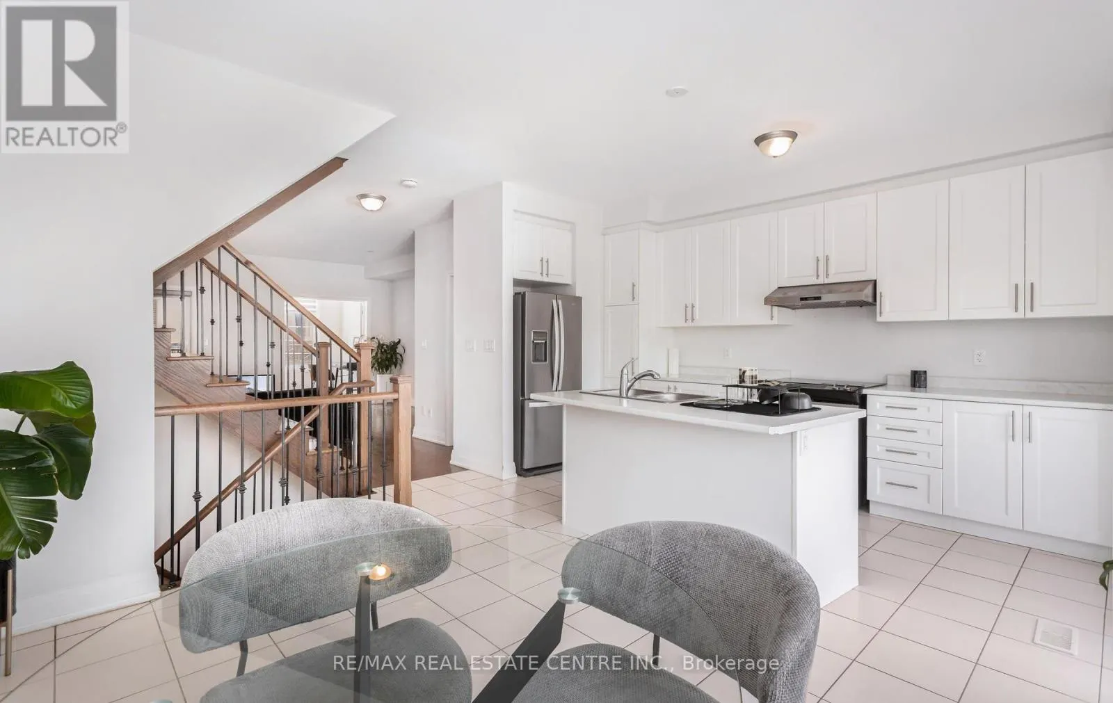 6 SUMMERBEAM WAY