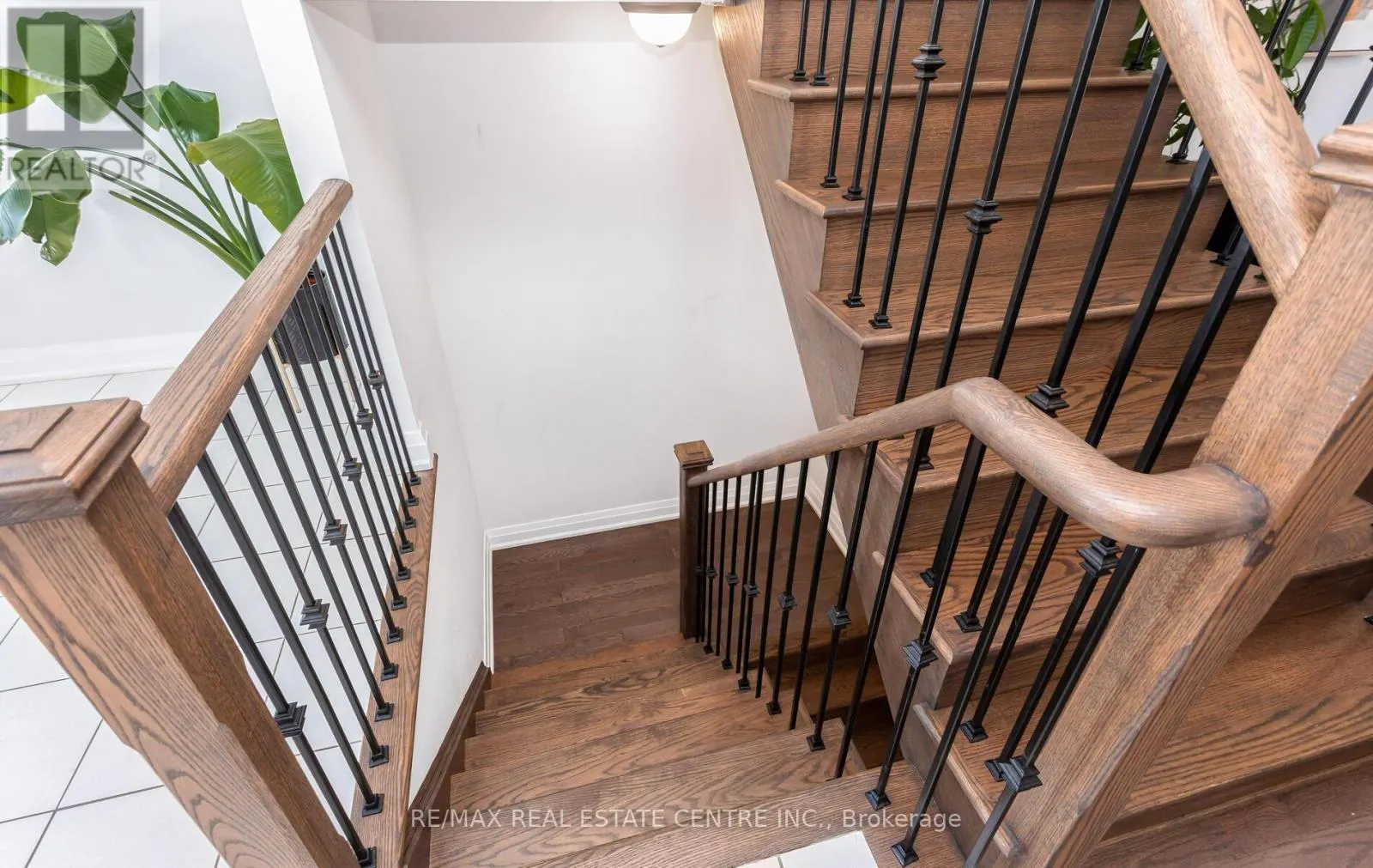6 SUMMERBEAM WAY