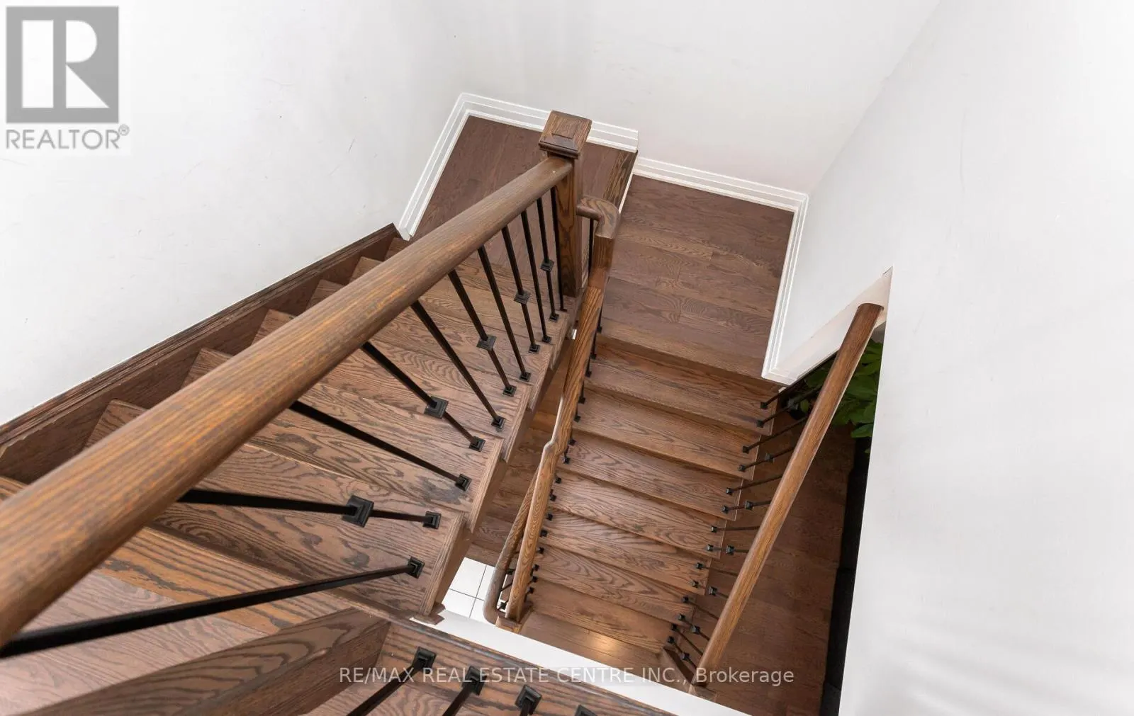 6 SUMMERBEAM WAY