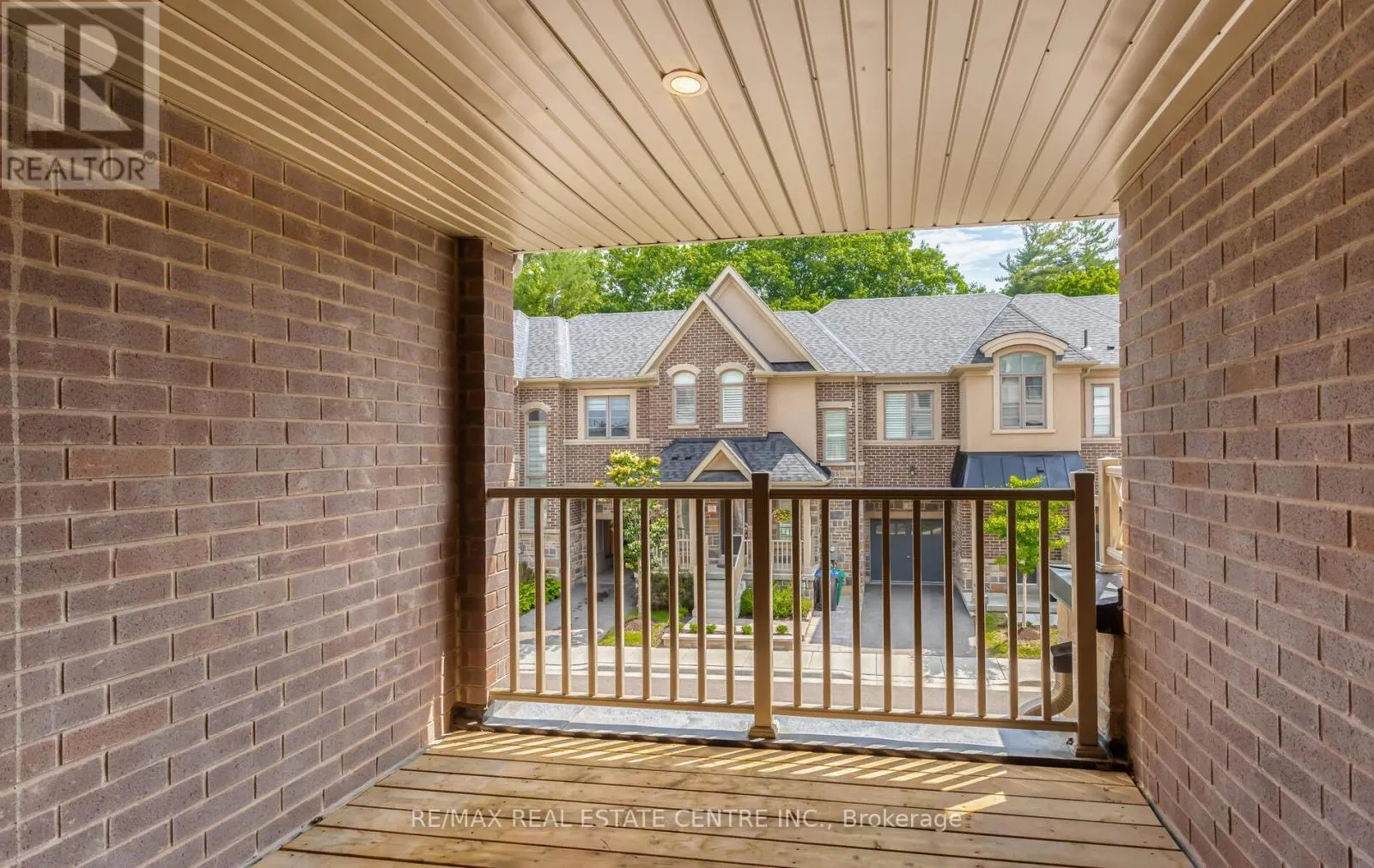 6 SUMMERBEAM WAY