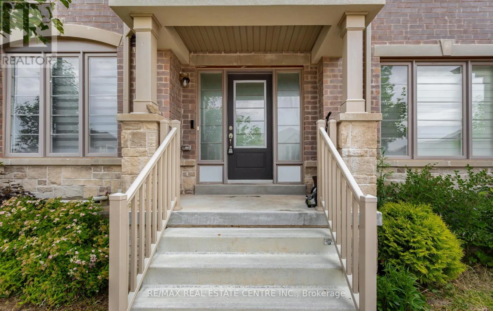 6 SUMMERBEAM WAY