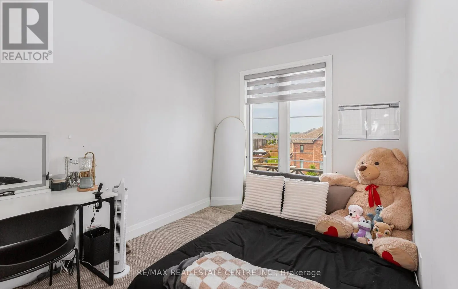 6 SUMMERBEAM WAY