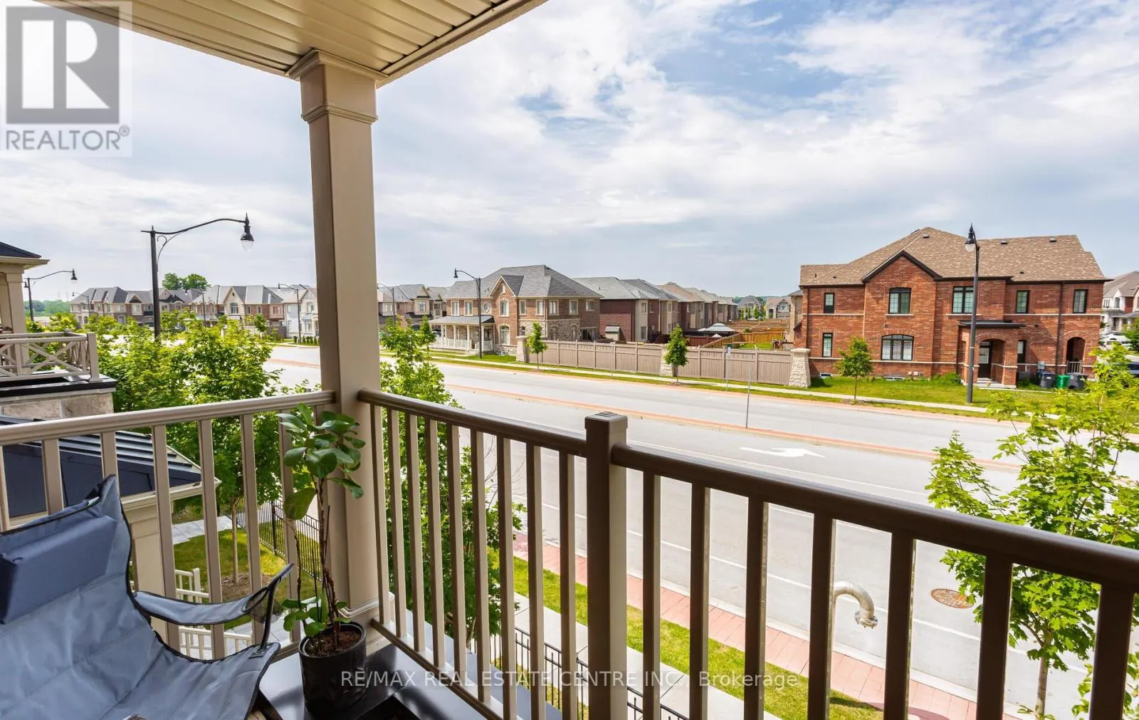 6 SUMMERBEAM WAY