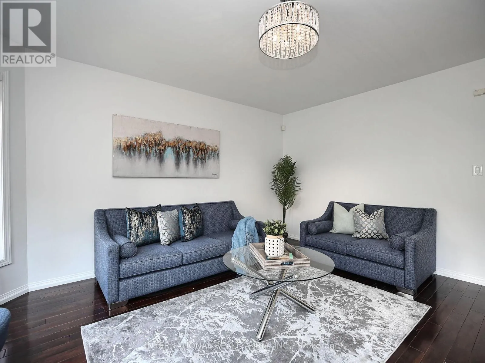 2382 FALKLAND CRESCENT