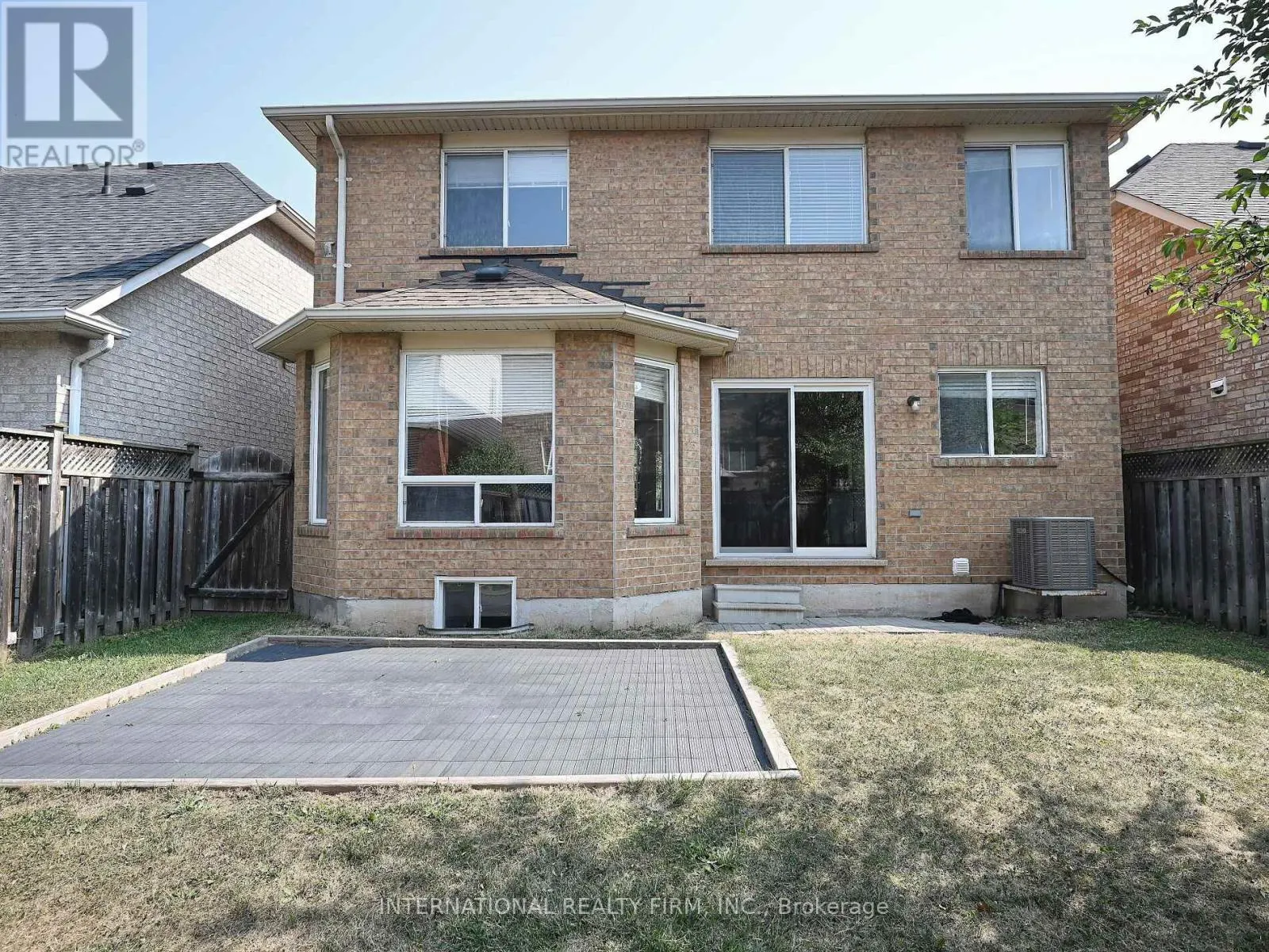 2382 FALKLAND CRESCENT