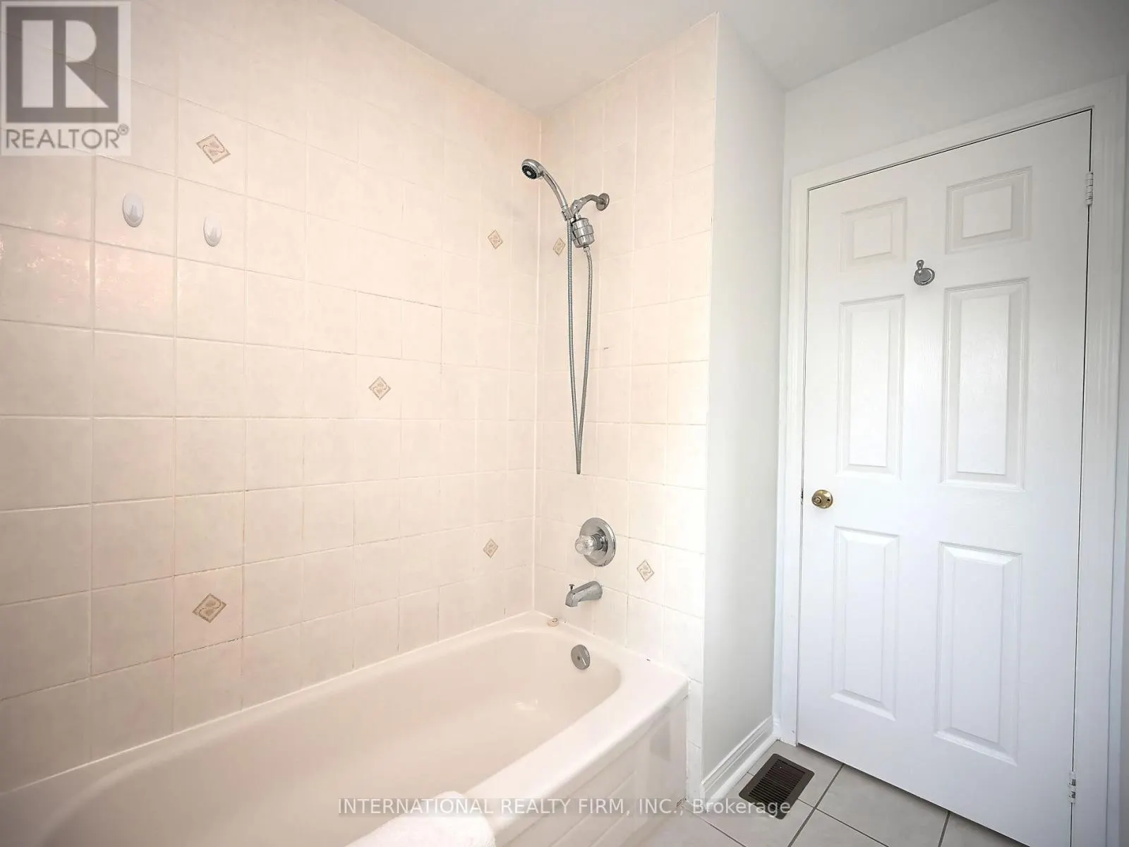 2382 FALKLAND CRESCENT