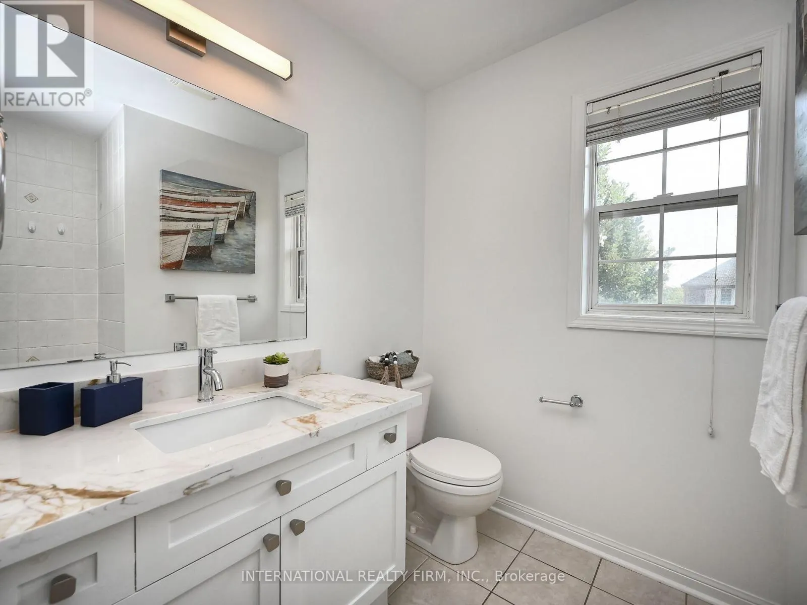 2382 FALKLAND CRESCENT
