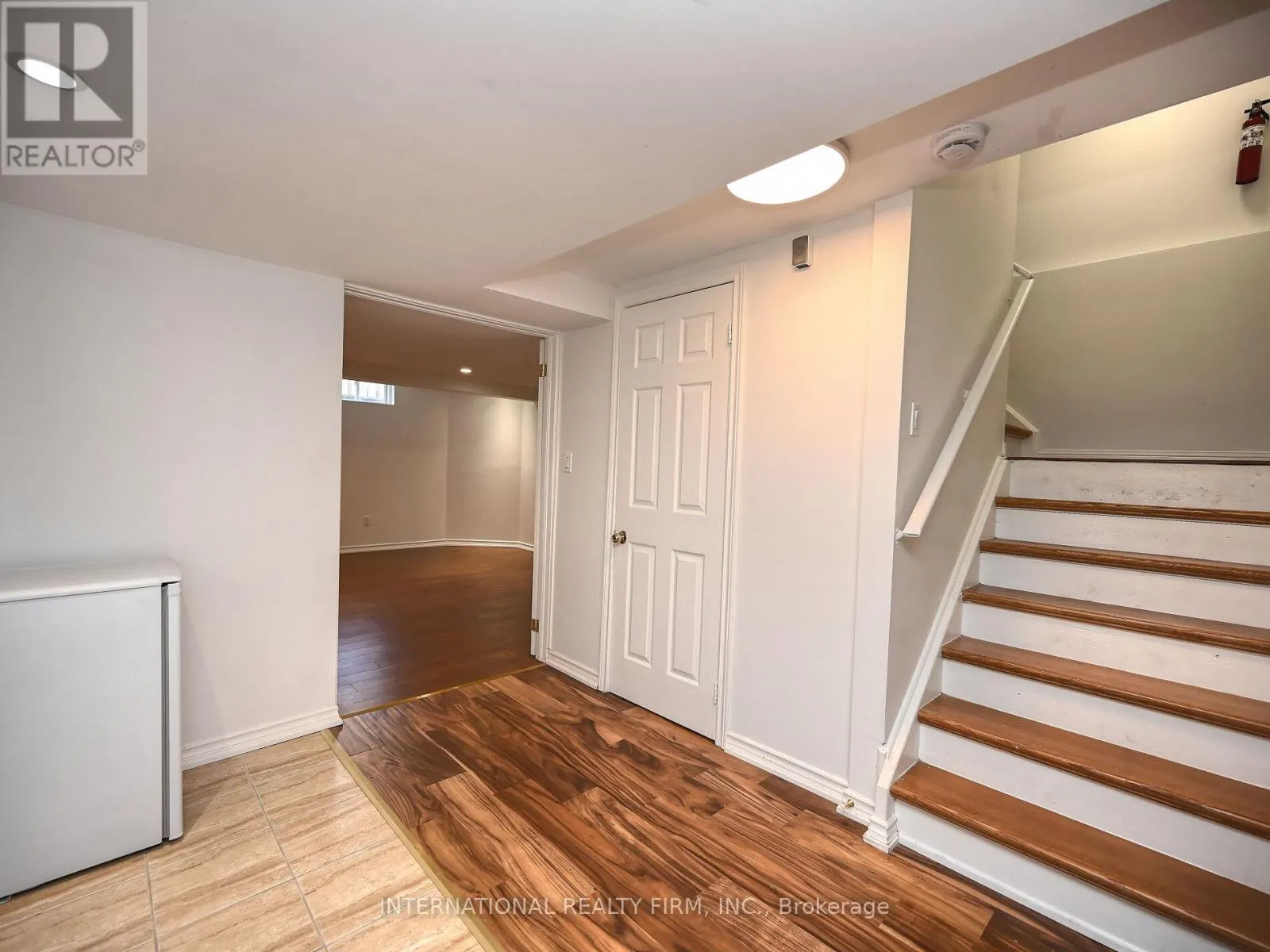 2382 FALKLAND CRESCENT