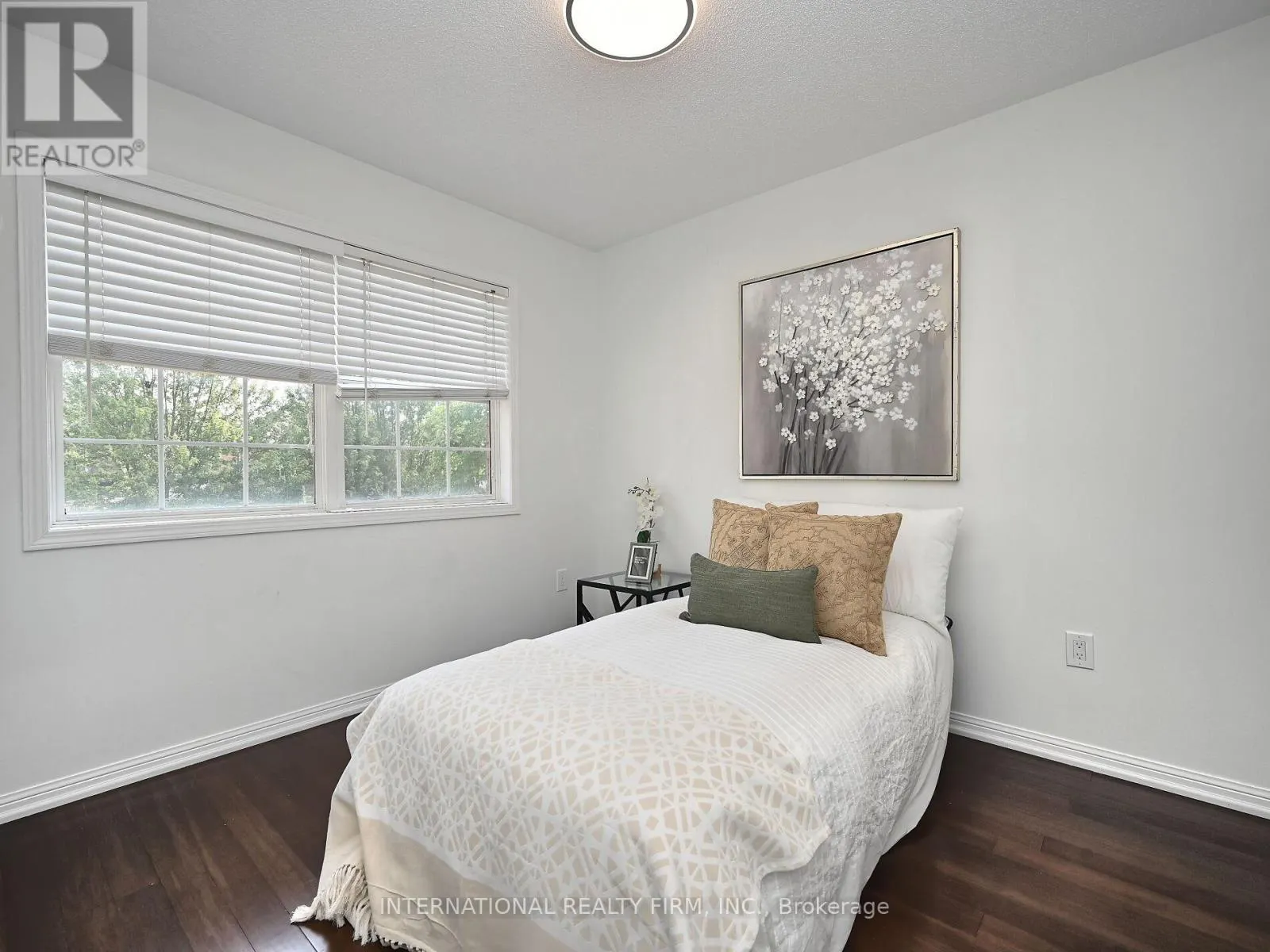 2382 FALKLAND CRESCENT