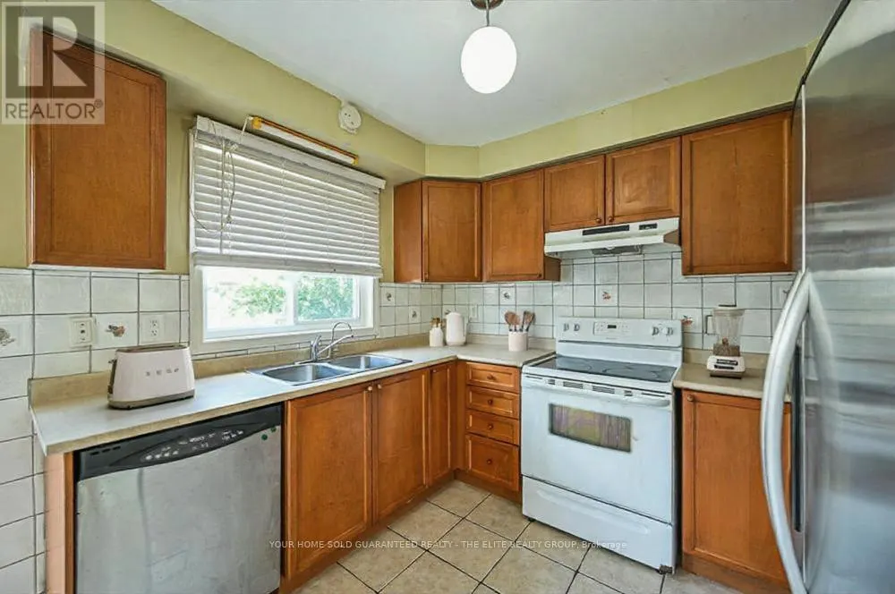 73 BOTAVIA DOWNS DRIVE