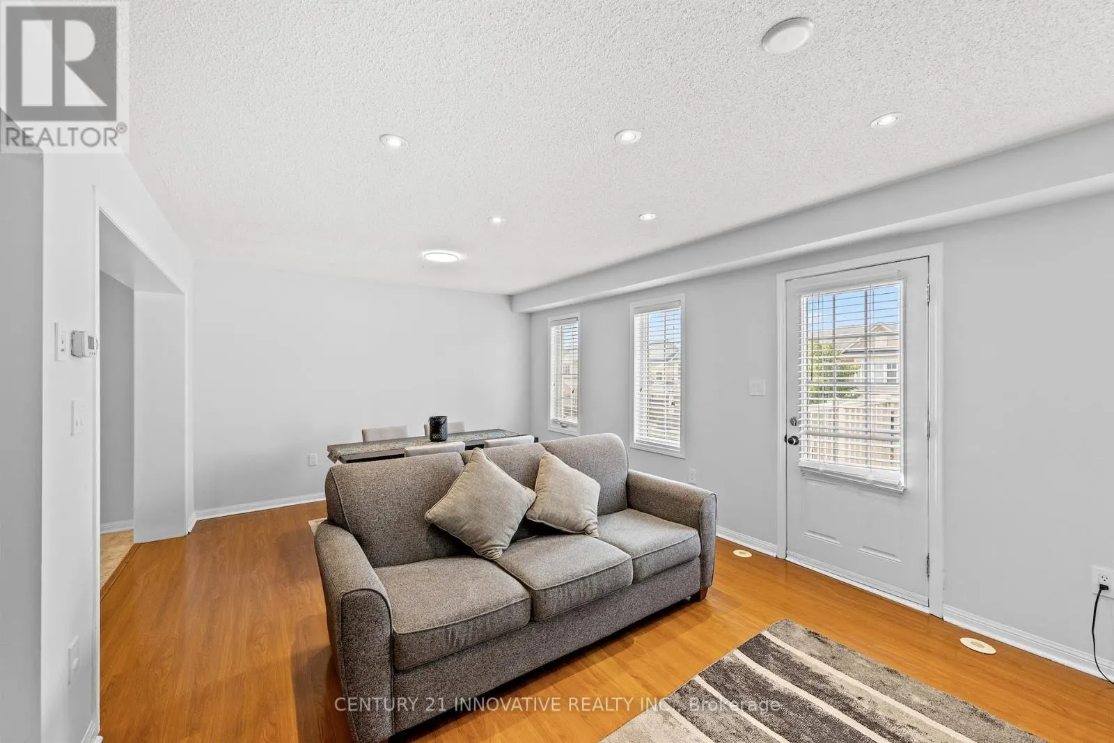 915 HASSELFELDT HEIGHTS