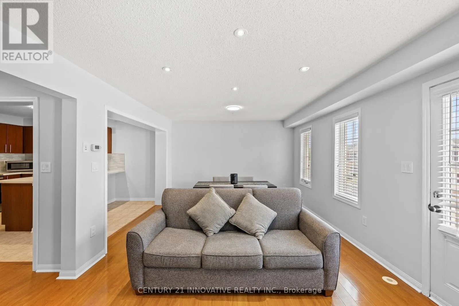 915 HASSELFELDT HEIGHTS
