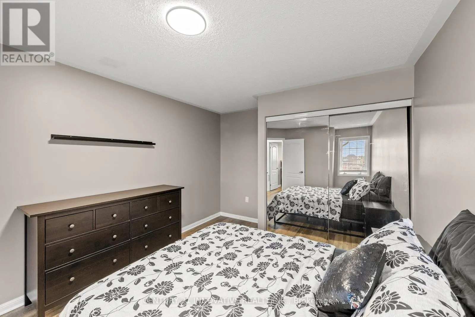 915 HASSELFELDT HEIGHTS