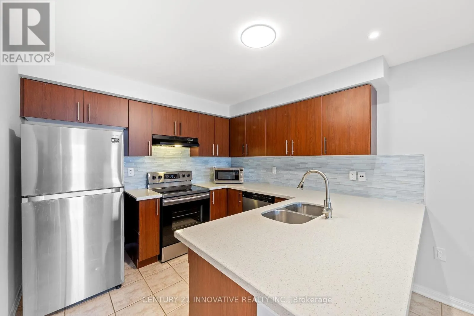 915 HASSELFELDT HEIGHTS