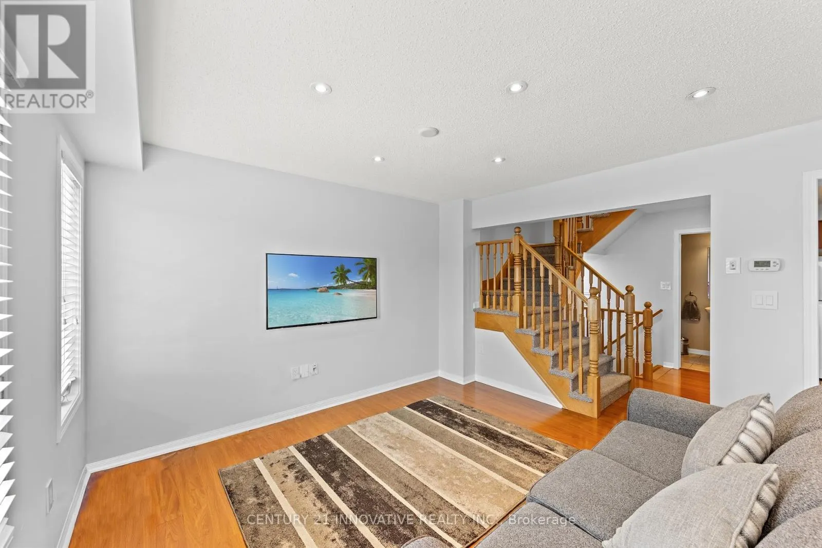 915 HASSELFELDT HEIGHTS