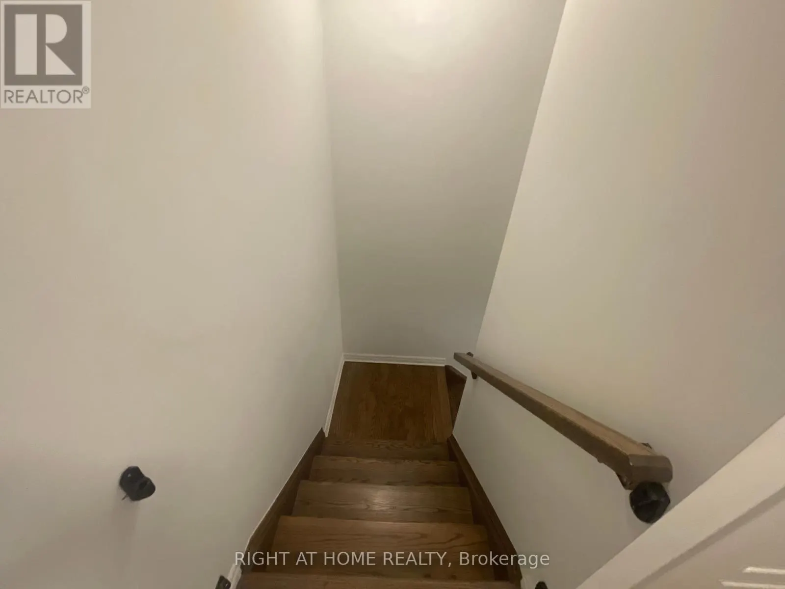 420 BELLFLOWER COURT