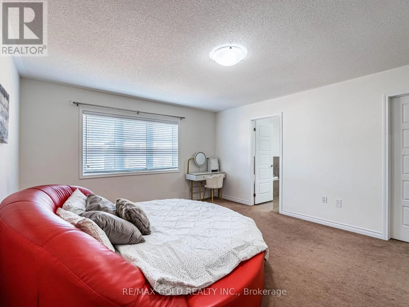 36 FEEDER STREET