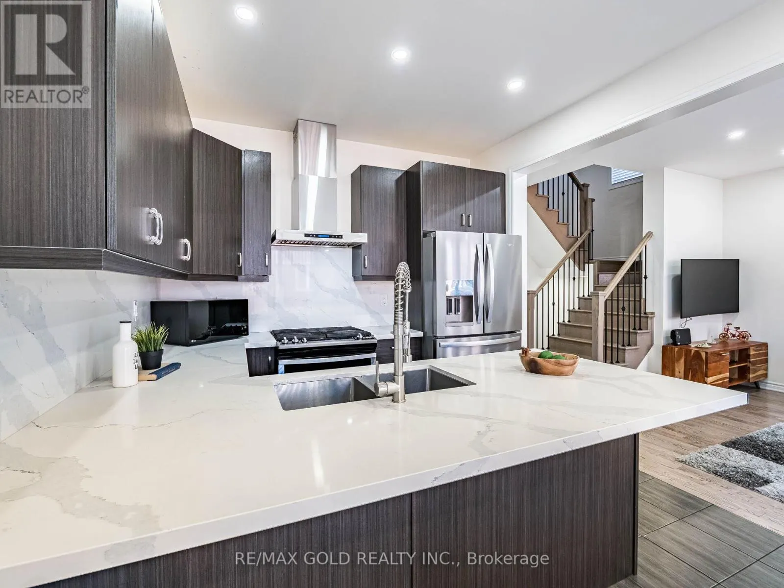 36 FEEDER STREET