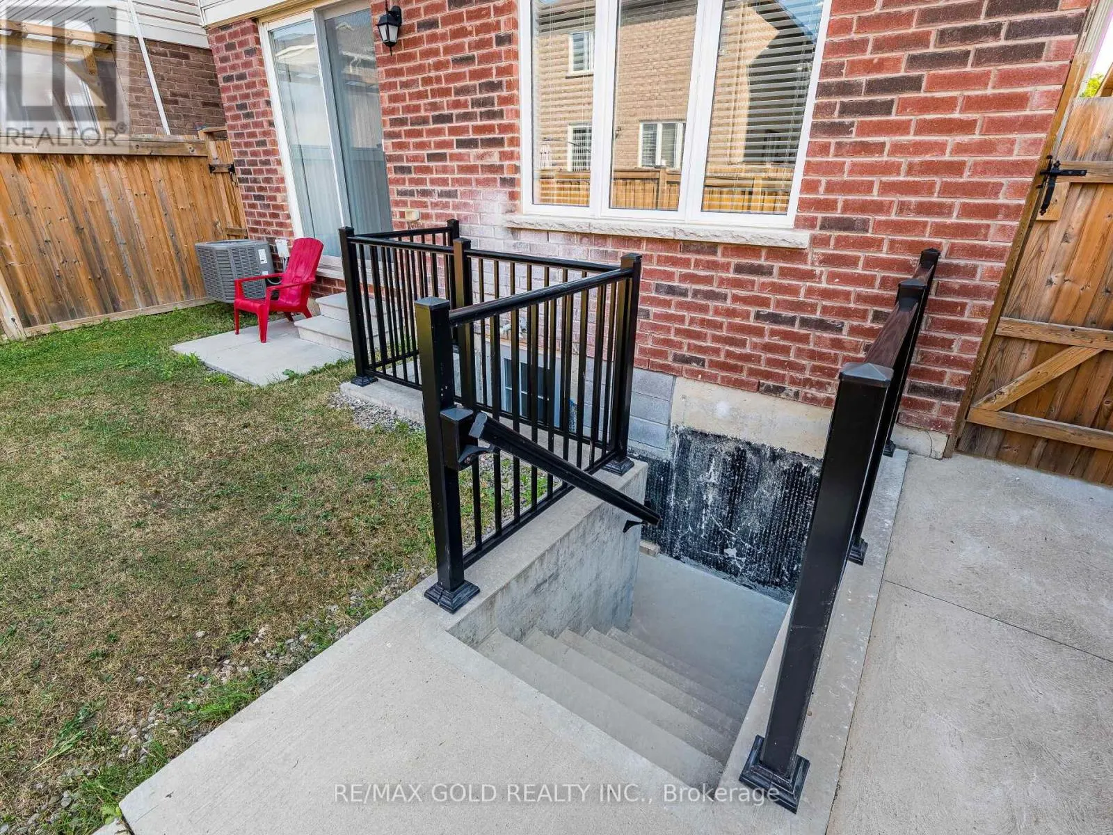 36 FEEDER STREET