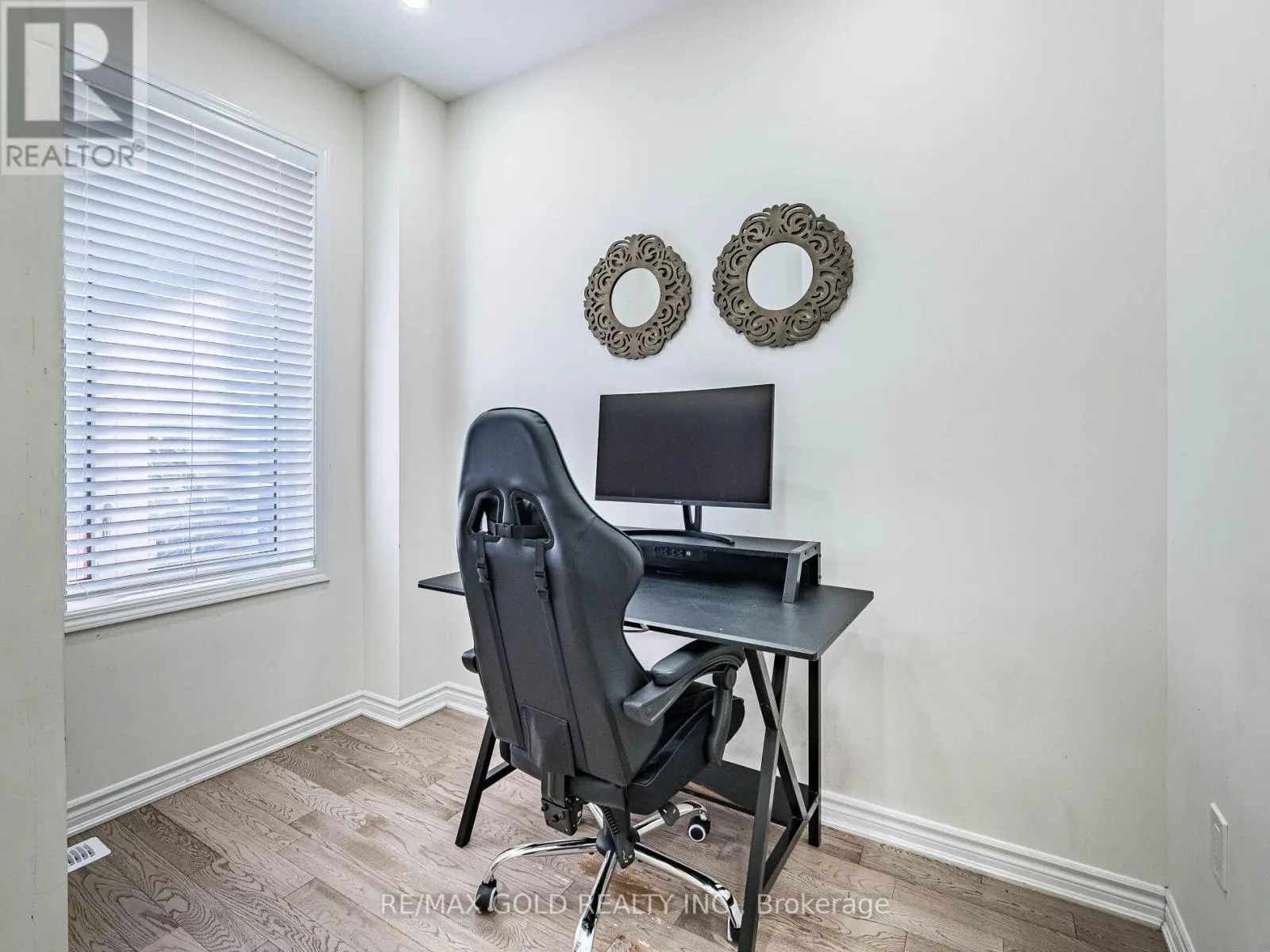 36 FEEDER STREET