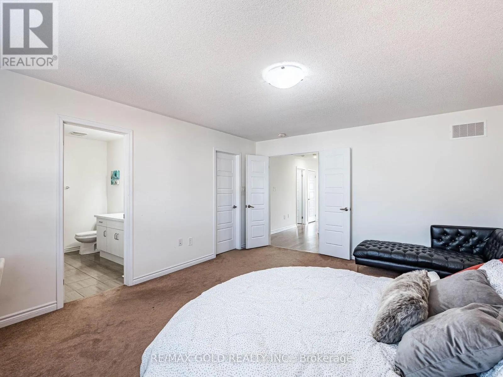 36 FEEDER STREET