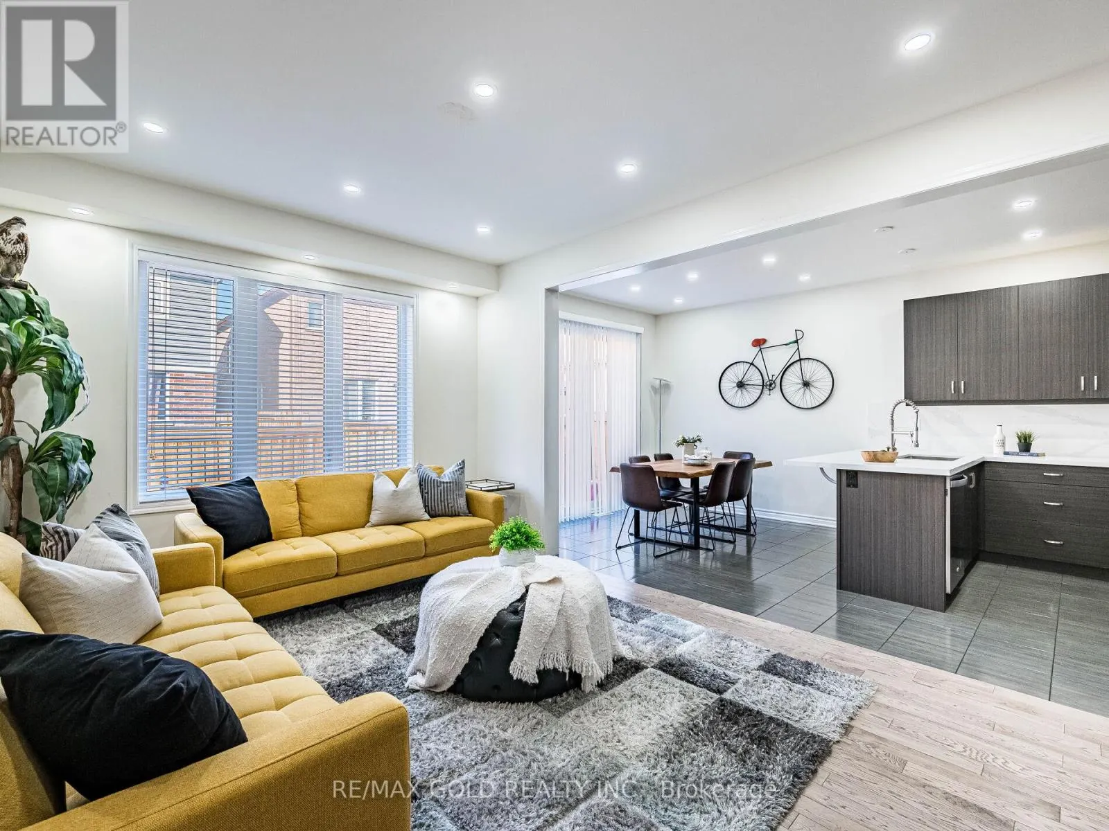 36 FEEDER STREET