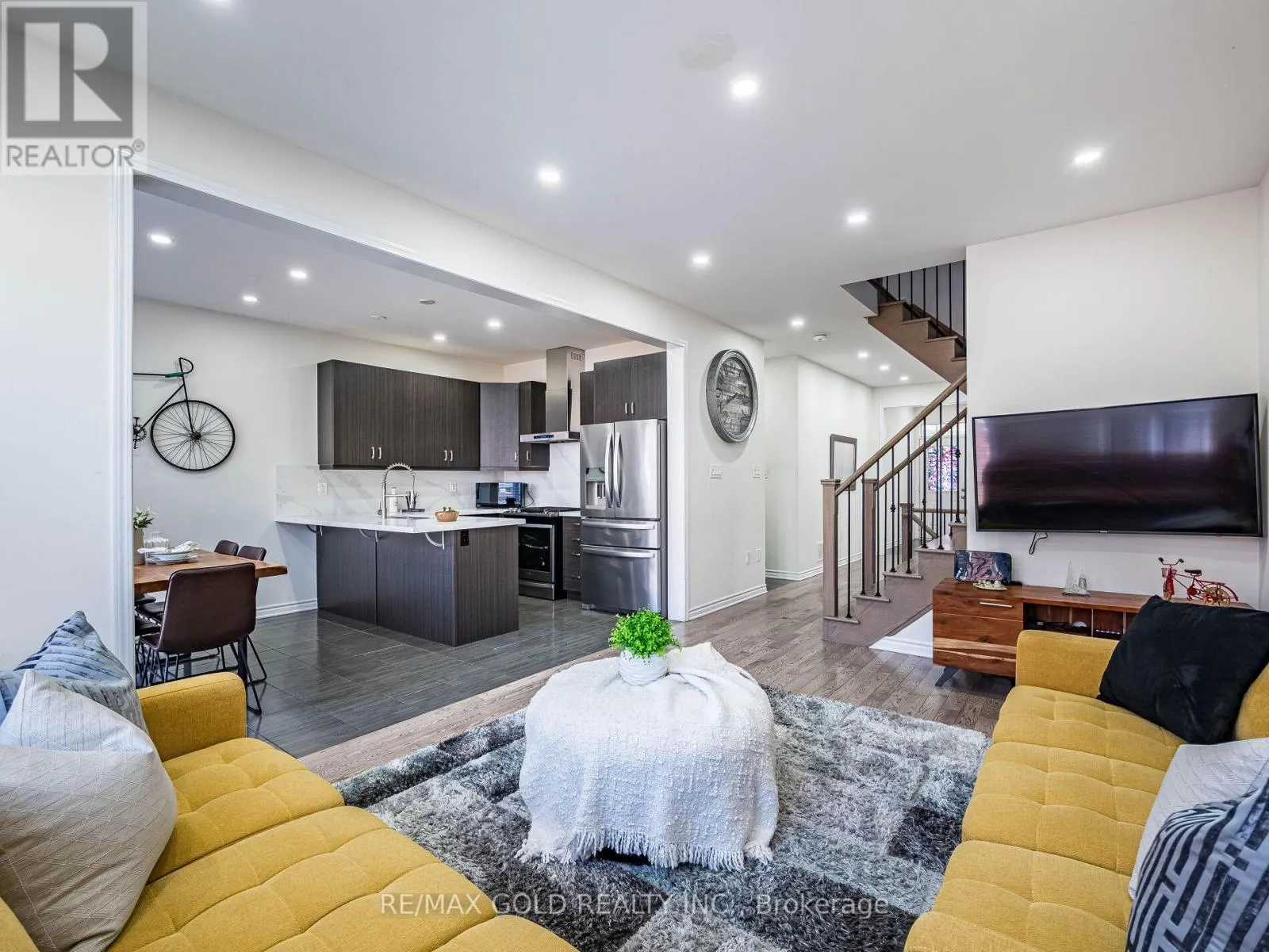36 FEEDER STREET