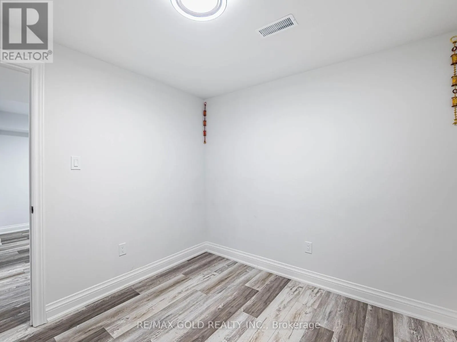 36 FEEDER STREET