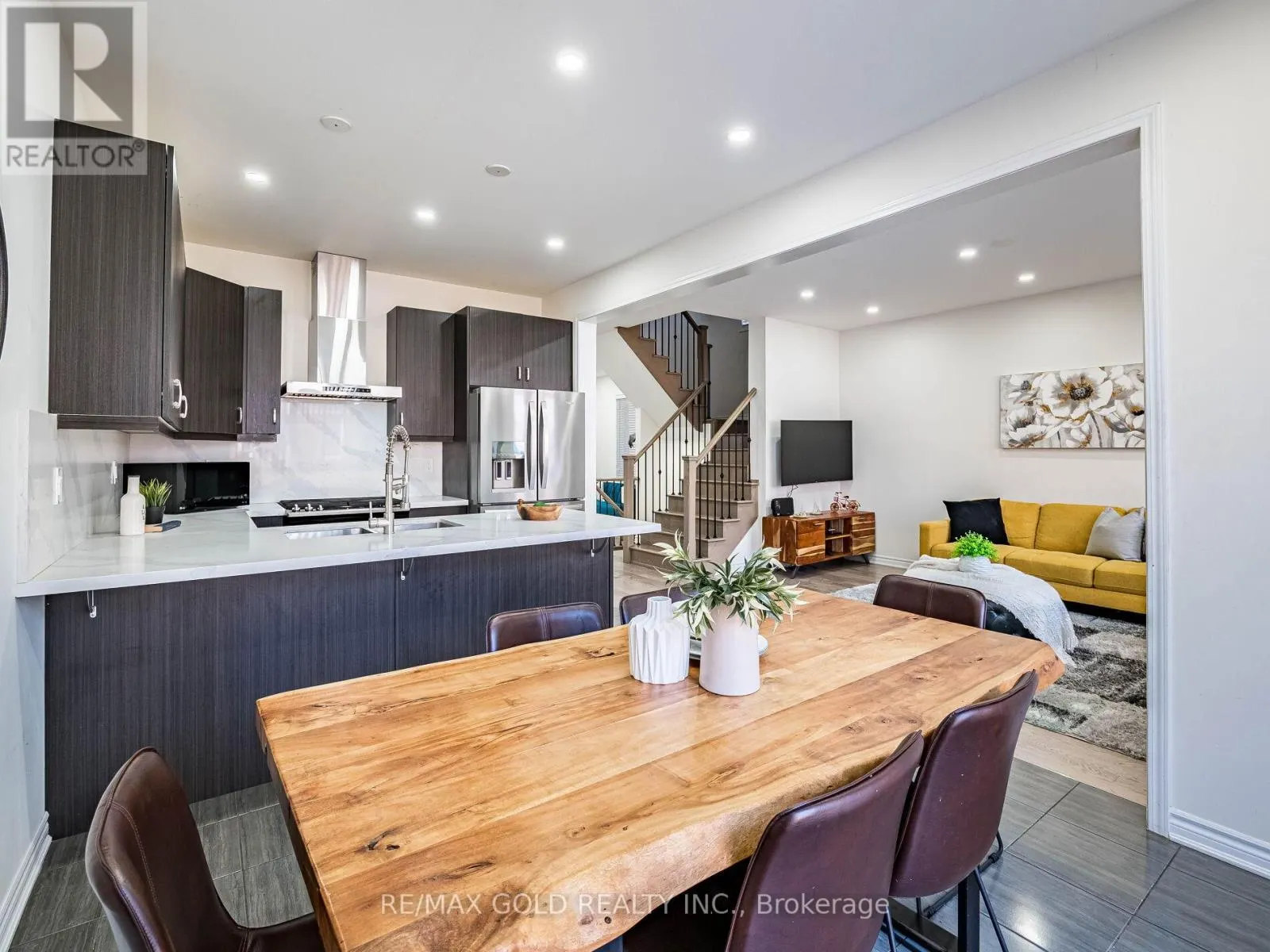 36 FEEDER STREET