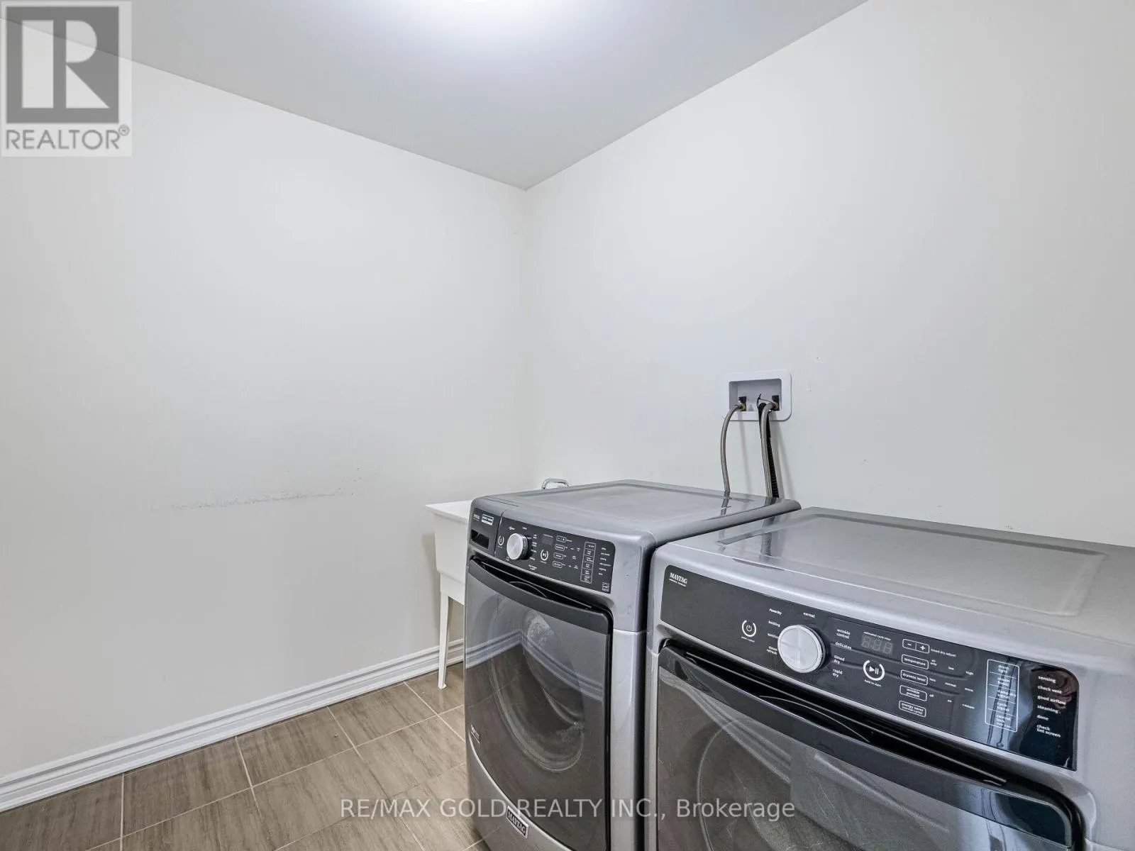 36 FEEDER STREET