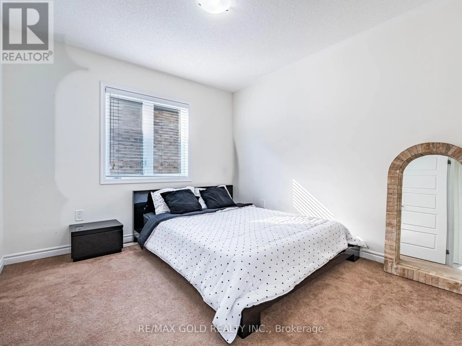 36 FEEDER STREET