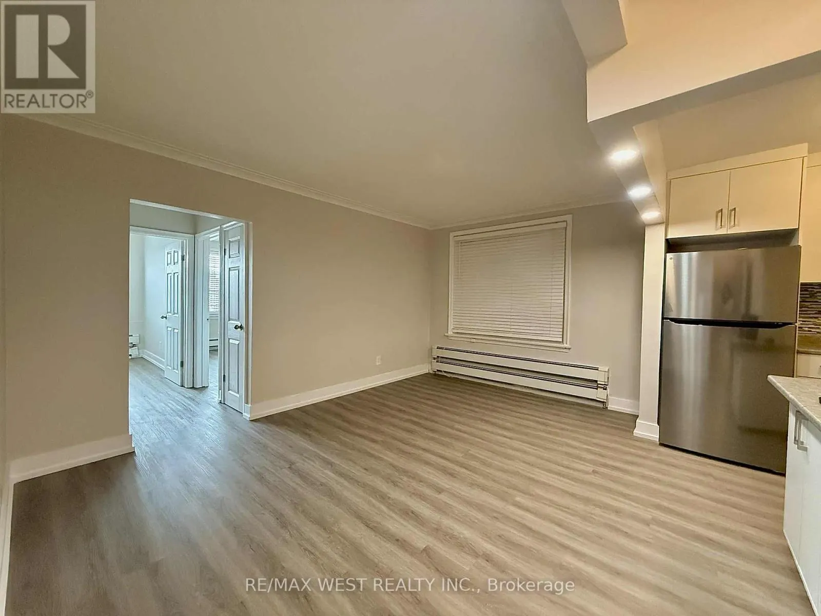 2 - 402 ROYAL YORK ROAD