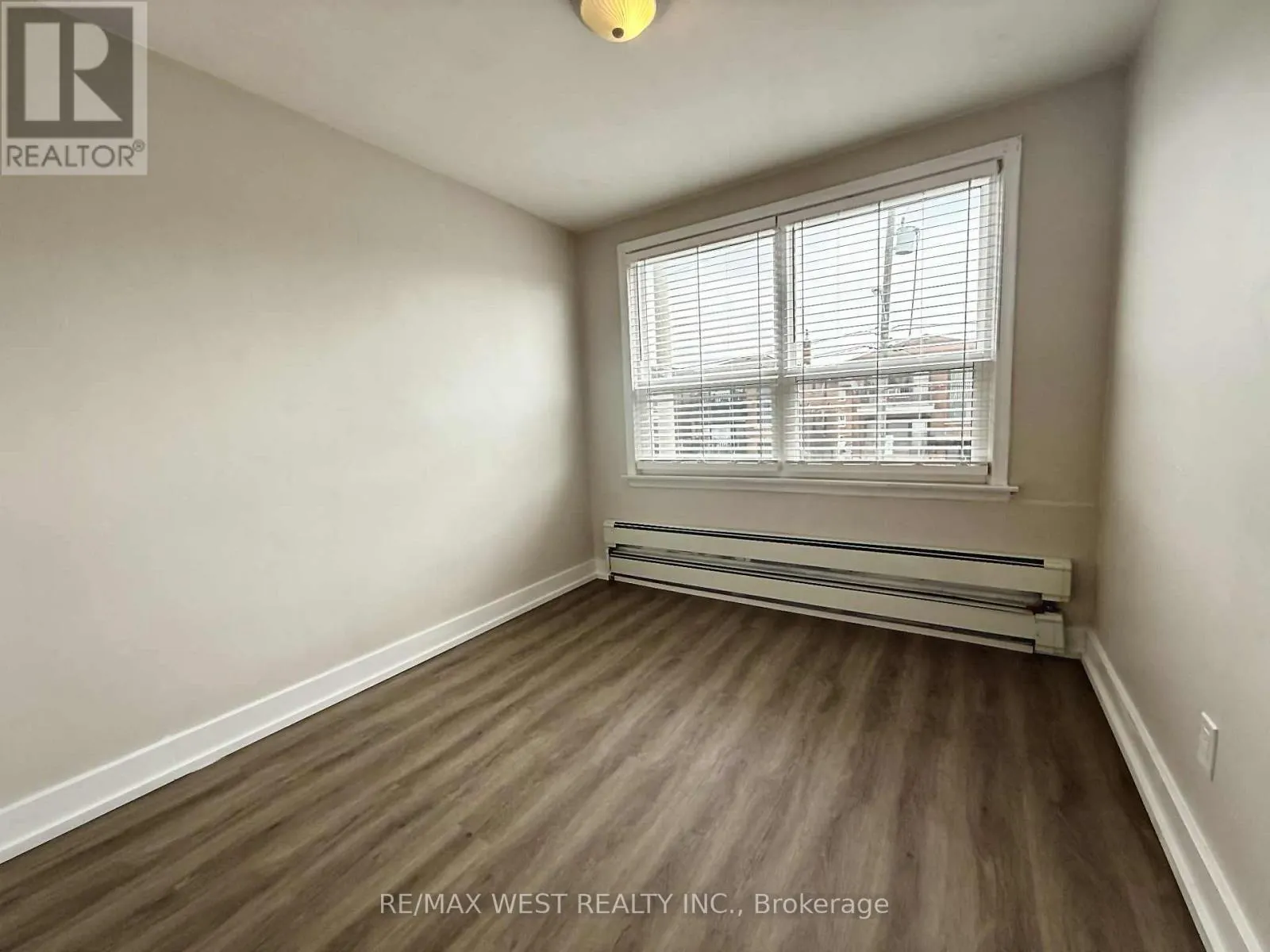 2 - 402 ROYAL YORK ROAD