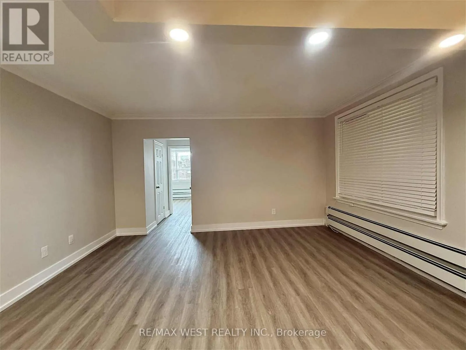 2 - 402 ROYAL YORK ROAD