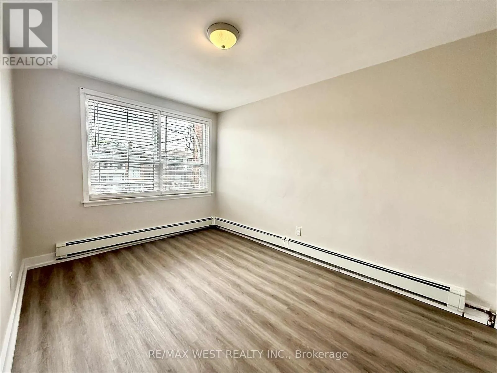 2 - 402 ROYAL YORK ROAD