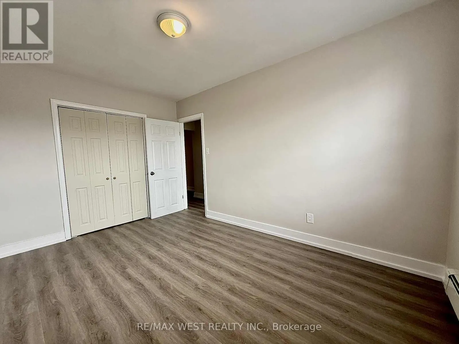 2 - 402 ROYAL YORK ROAD