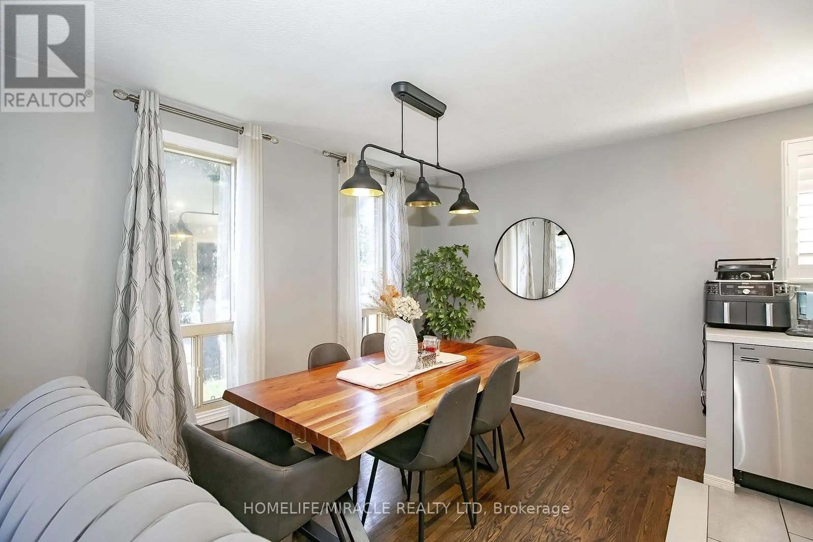 46 REIGATE AVENUE