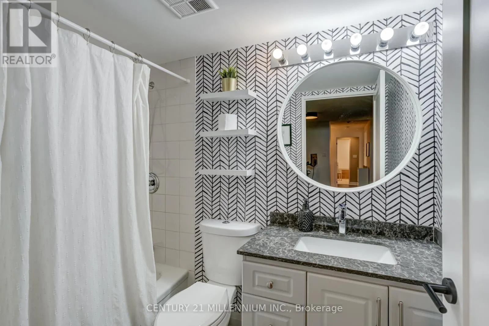 705 - 330 RATHBURN ROAD W