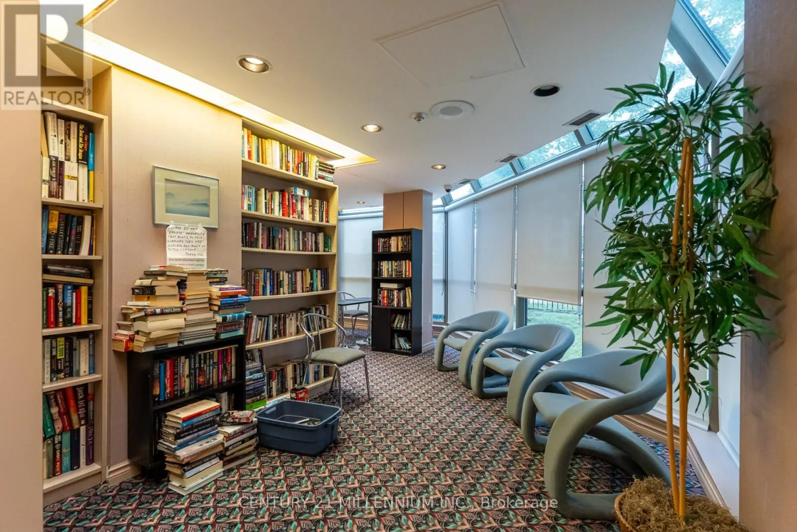 705 - 330 RATHBURN ROAD W